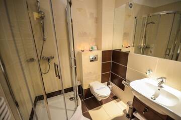 Фото номера Двухместный номер с 1 кроватью Отель Welski Health &amp; Happiness Center г. Лидзбарк 4