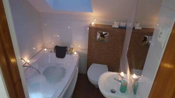 Фото номера Deluxe Double Room with Spa Bath - Attic Дома для отпуска Spa Apartamenty Lidzbark г. Лидзбарк 2